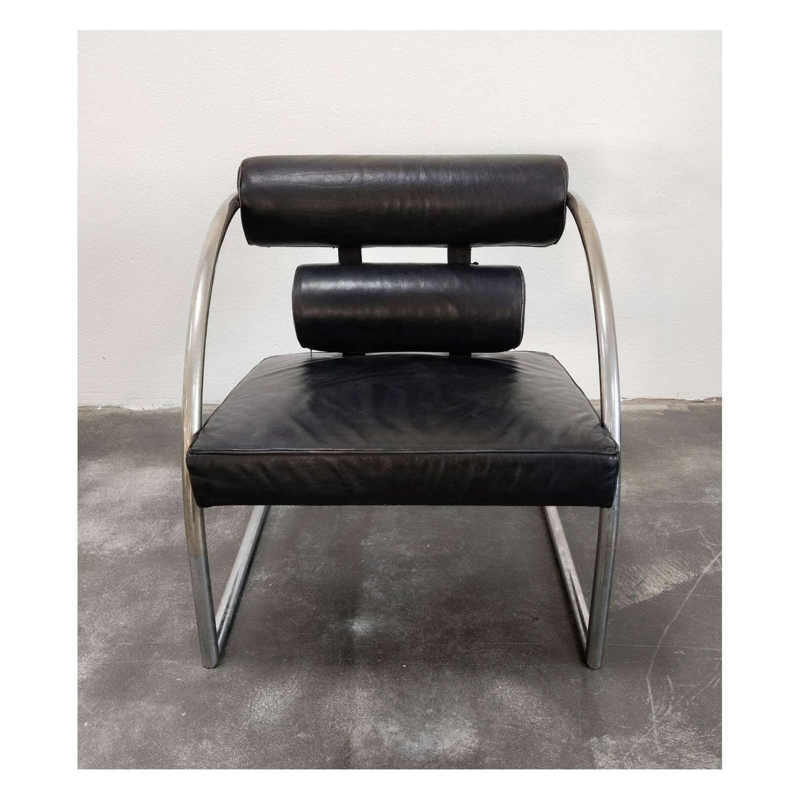 1 Of 2 Bauhaus Black Leather Armchair // Very Rare Tubular Geometric Armchair // Made In Switzerland In 1970s photo vinterior