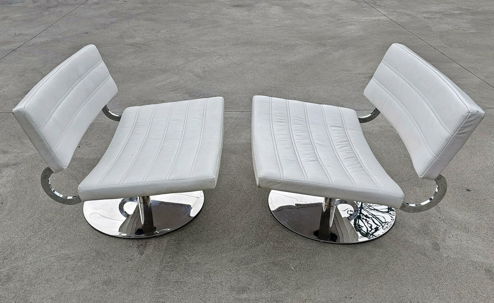Pair Of Postmodern Swivel Lounge Chairs In White Leather And Chrome // Revolving Lounge Chairs // Made In Italy In 1970s