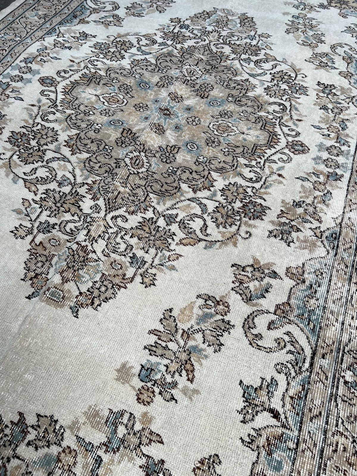 Cream And Beige Vintage Yuruk Carpet 172 X 270 Cm – Cream And Beige Vintage Yuruk Carpet, 172 X 270 Cm, 1960's photo vinterior