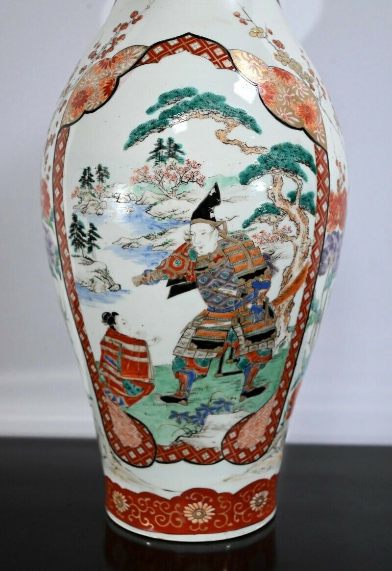 photo vinterior Large Japanese Porcelain Vase – Late 19th Century