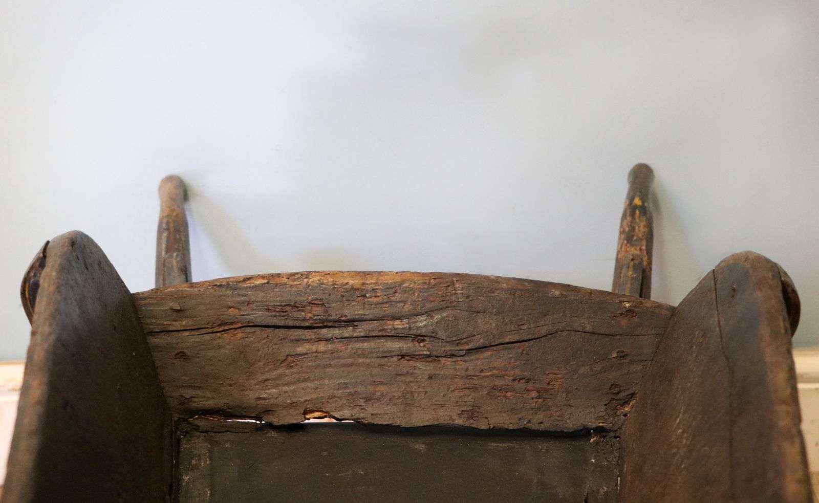 photo vintage A Wonderful Antique Child’s Wheelbarrow!