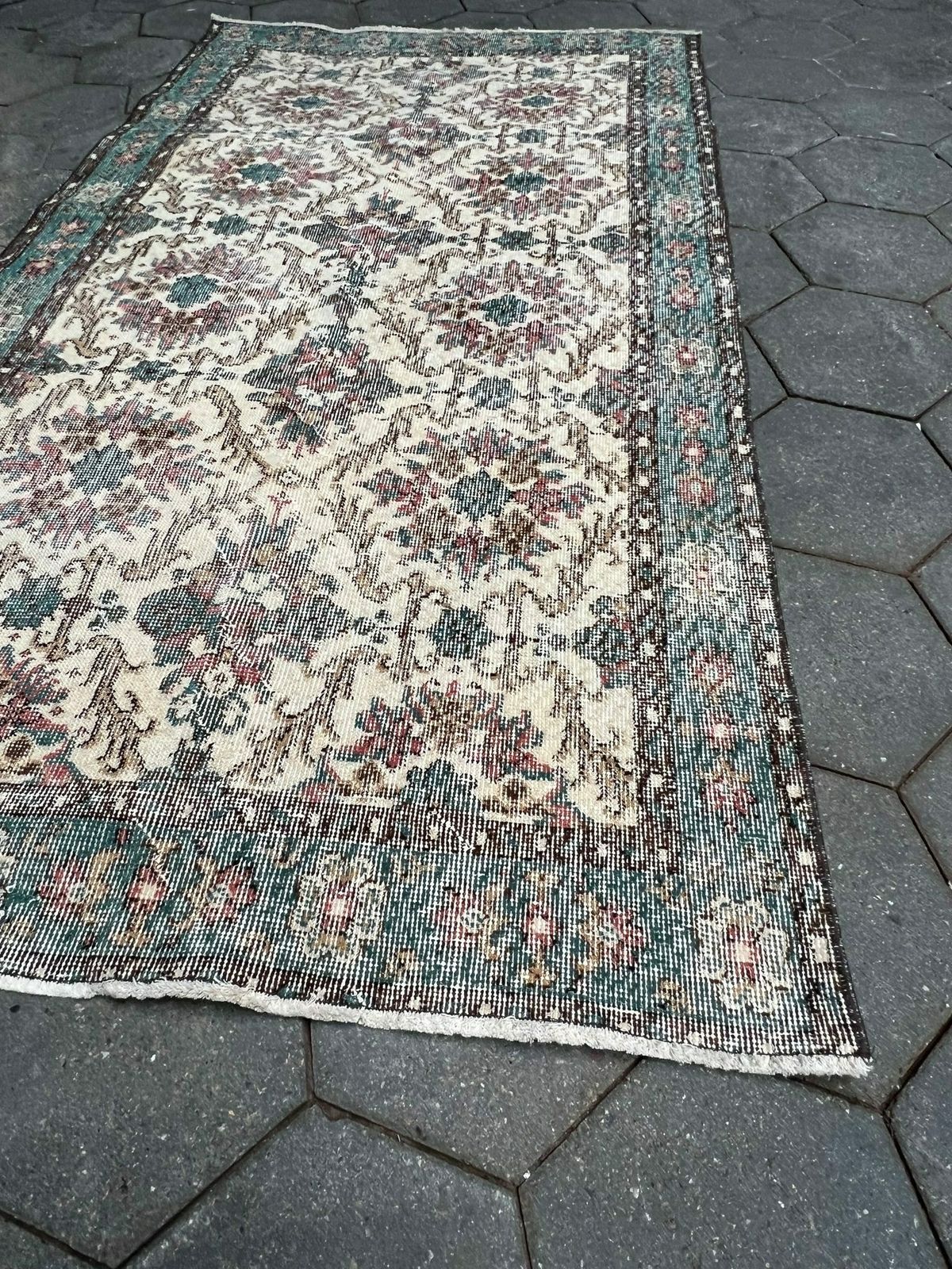 Bleu Vintage Yuruk Carpet 113 X 210 Cm, 1970s photo vinterior