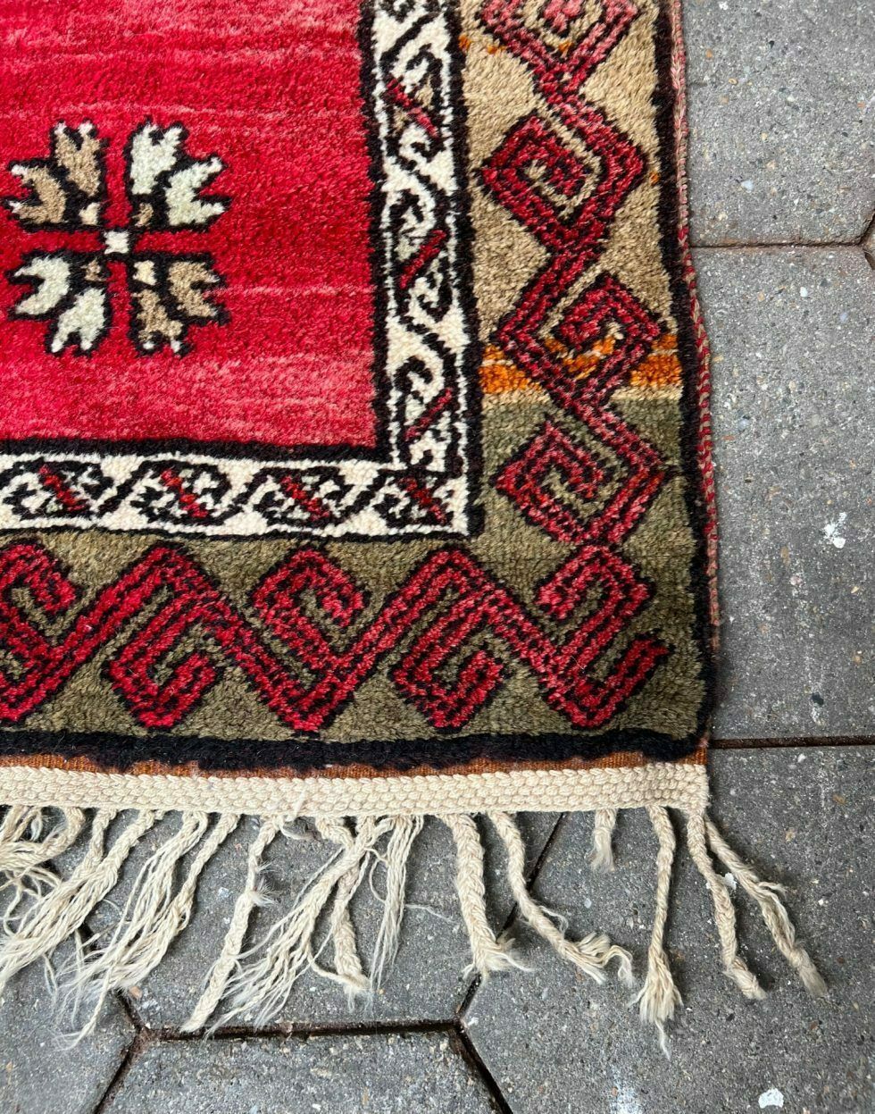 Vintage Yuruk Rug 302 X 83 Cm, 1950's photo vinterior