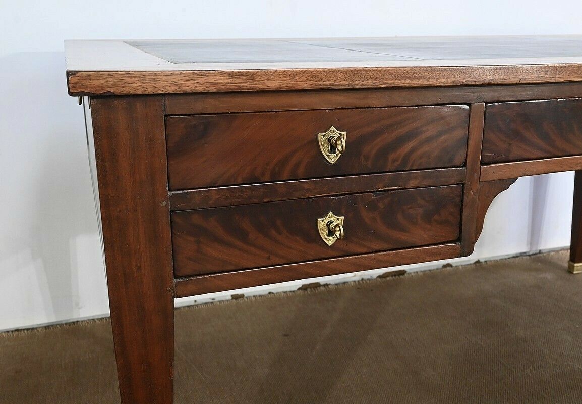 photo furniture Important Directoire Period Desk – Early 19th Century