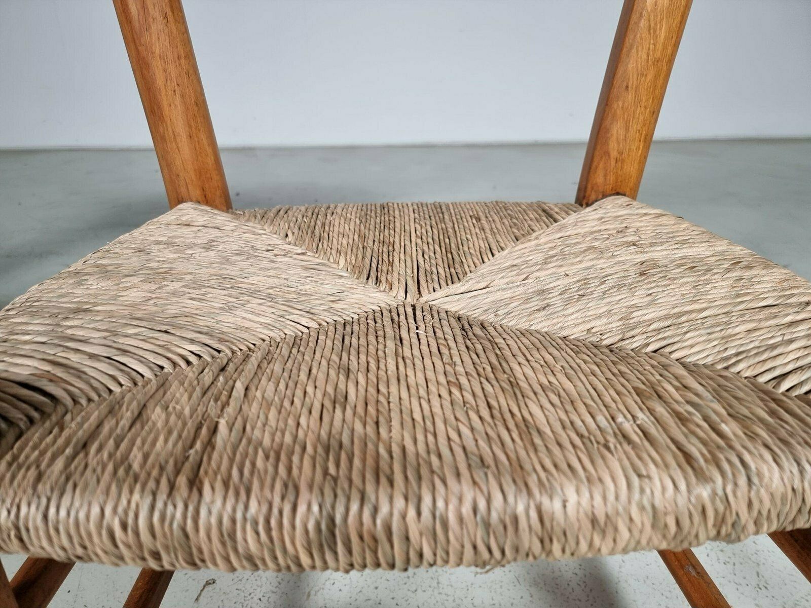 French Rustic Chairs In Elm Wood & Straw By Charlotte Perriand, 1960s, Set Of 2 photo vinterior