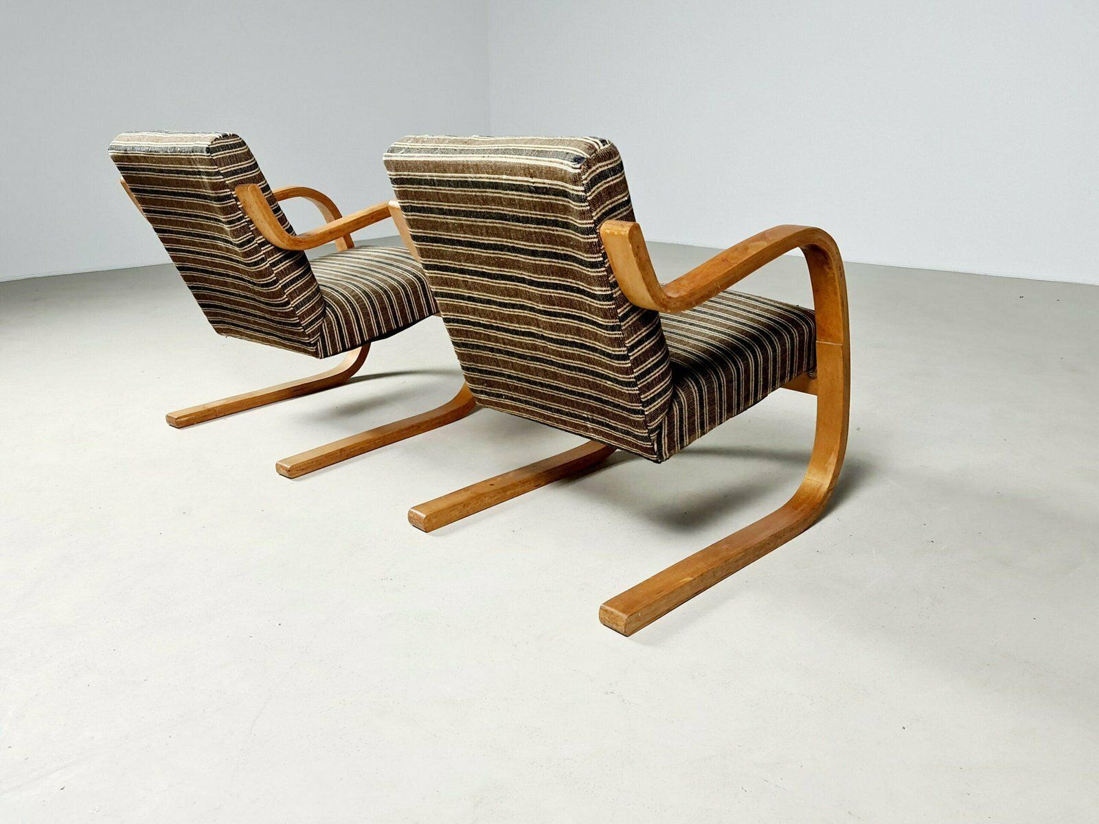 First Edition Model 402 Chairs By Alvar Aalto For Finmar, 1930s, Set Of 2 photo for sale