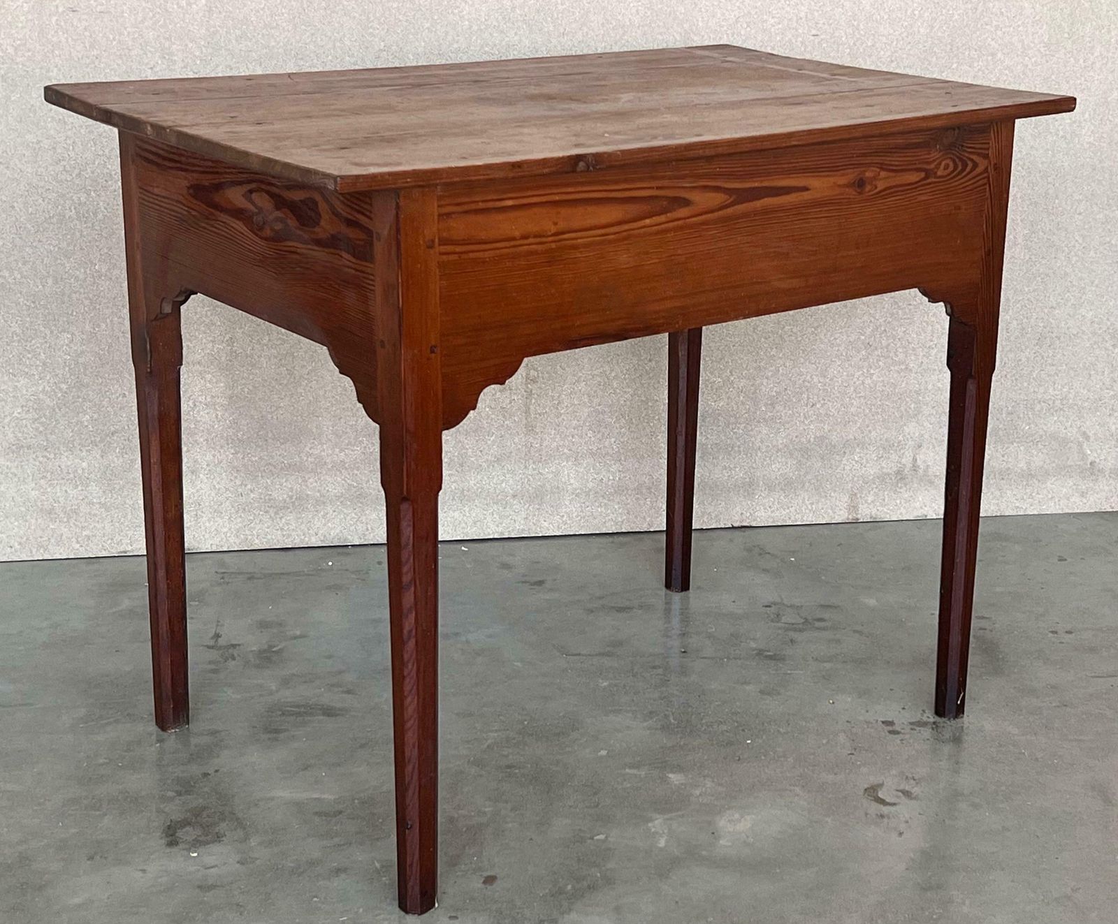 Table d'appoint espagnole rustique Mobila en pin, avec tiroir photo buy