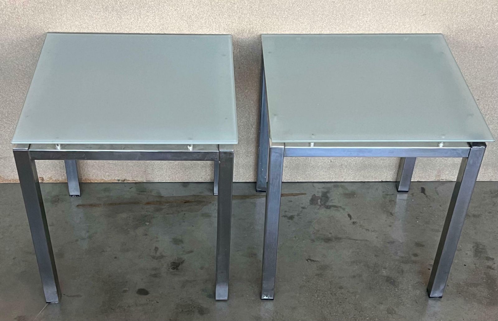 photo furniture Paire de tables d'appoint postmodernes, années 1970