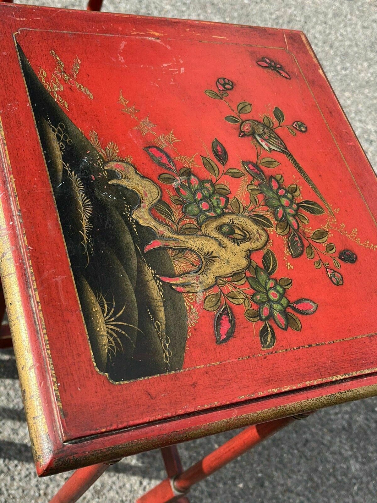 photo vintage Edwardian Red Lacquered & Japanned Nest Of 3 Tables