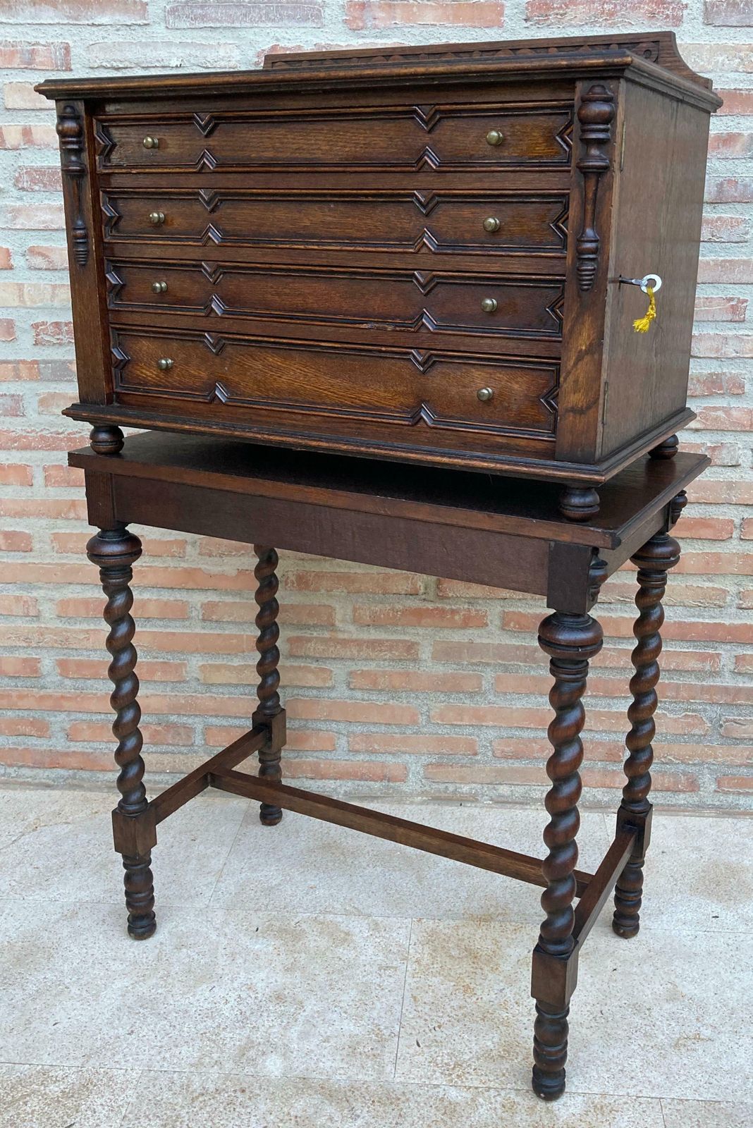 Cabinet à couverts français en chêne, quatre tiroirs, années 1920 photo for sale