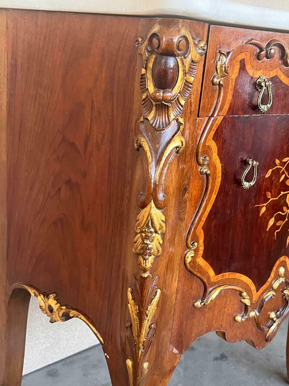Tables de chevet ou tables d'appoint Louis XV en marqueterie, plateau en marbre photo buy