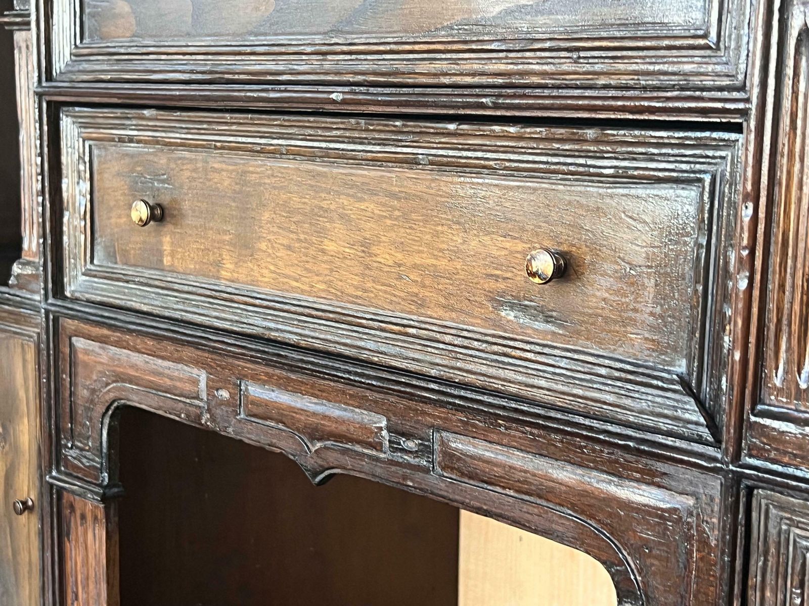 photo buy Cabinet bargueño espagnol sur piédestal en noyer, XVIIe siècle