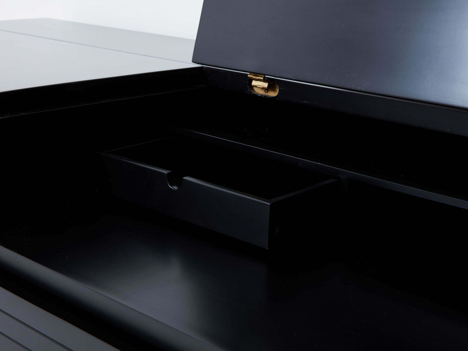 Commode Pierre Cardin laquée noire et laiton, années 1980 photo vintage