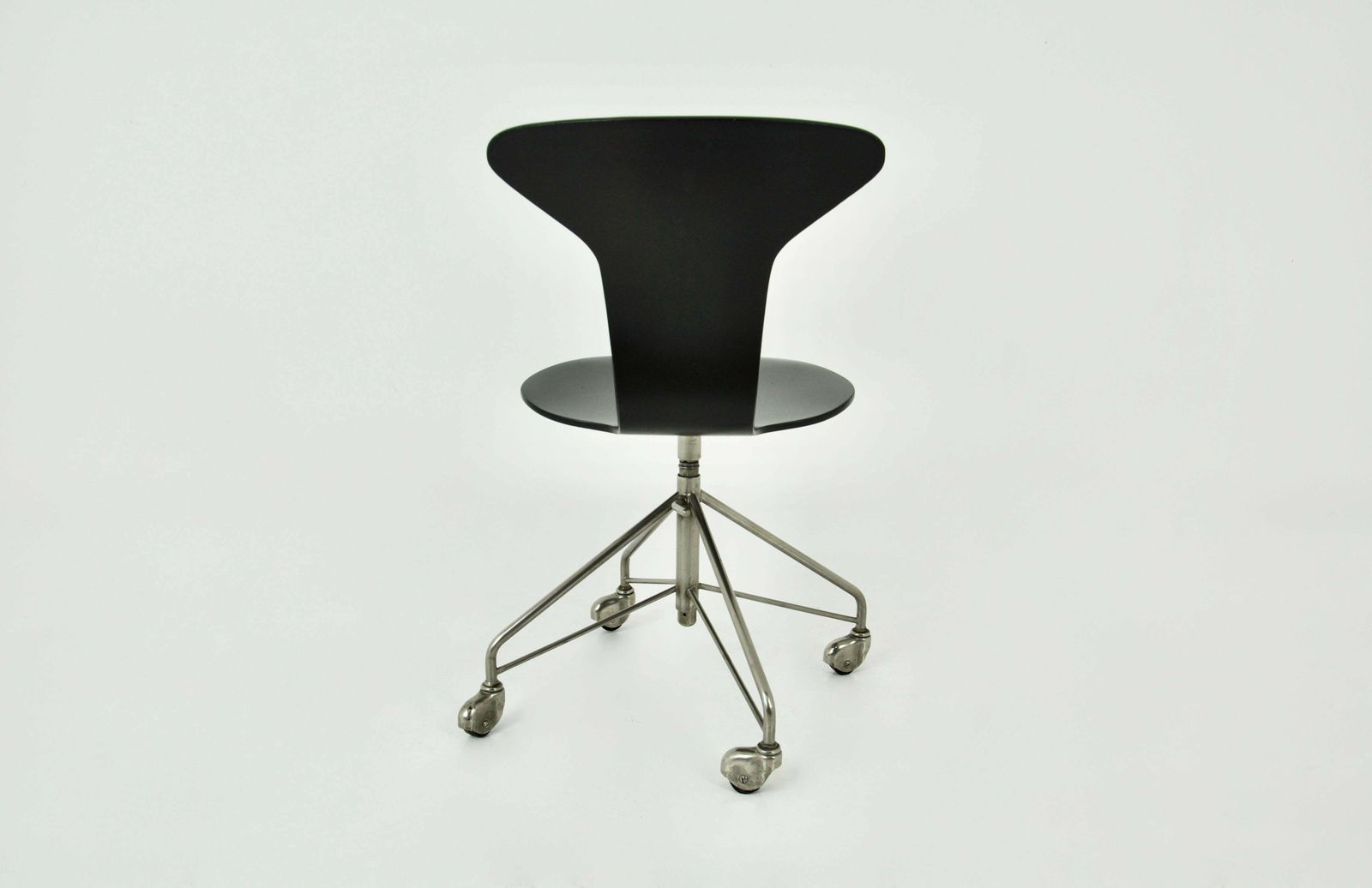 Chair Model 3117 By Arne Jacobsen For Fritz Hansen, 1950s photo 844.0