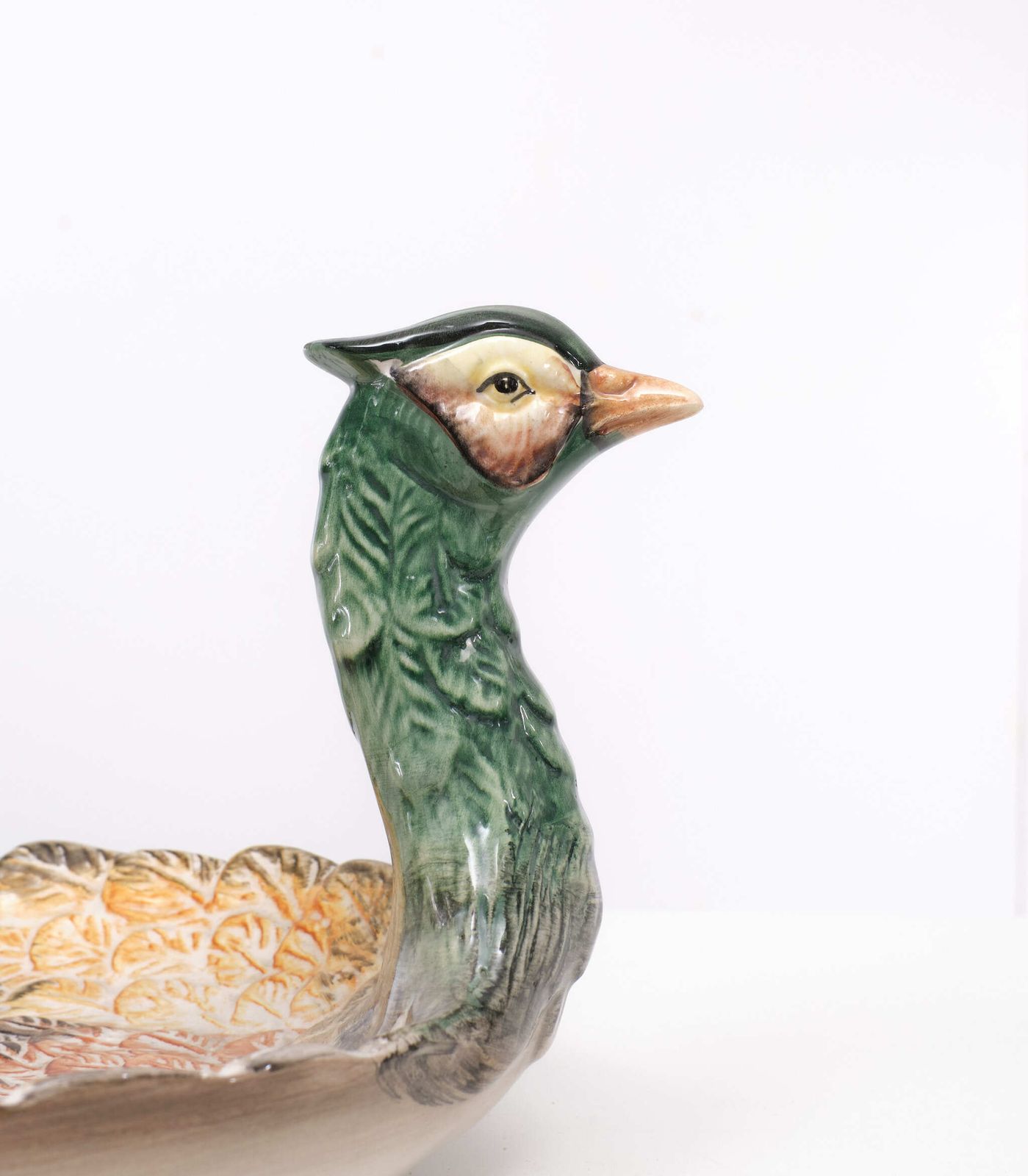 Mid Century Modern Groot Italiaans Keramisch Schaal Met Pauwmotief photo Woonaccessoires