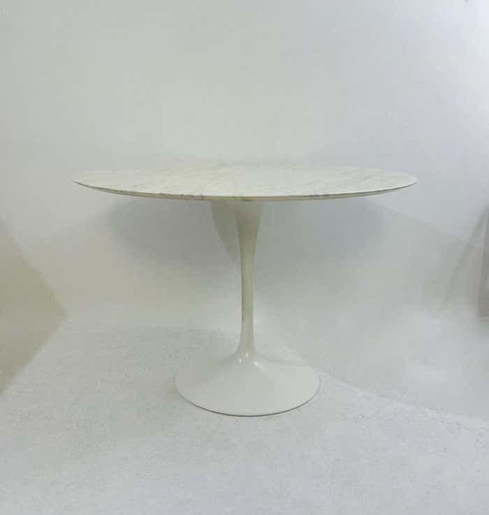 Mid Century Round White Marble Tulip Dining Table By Eero Saarinen For Knoll photo for sale