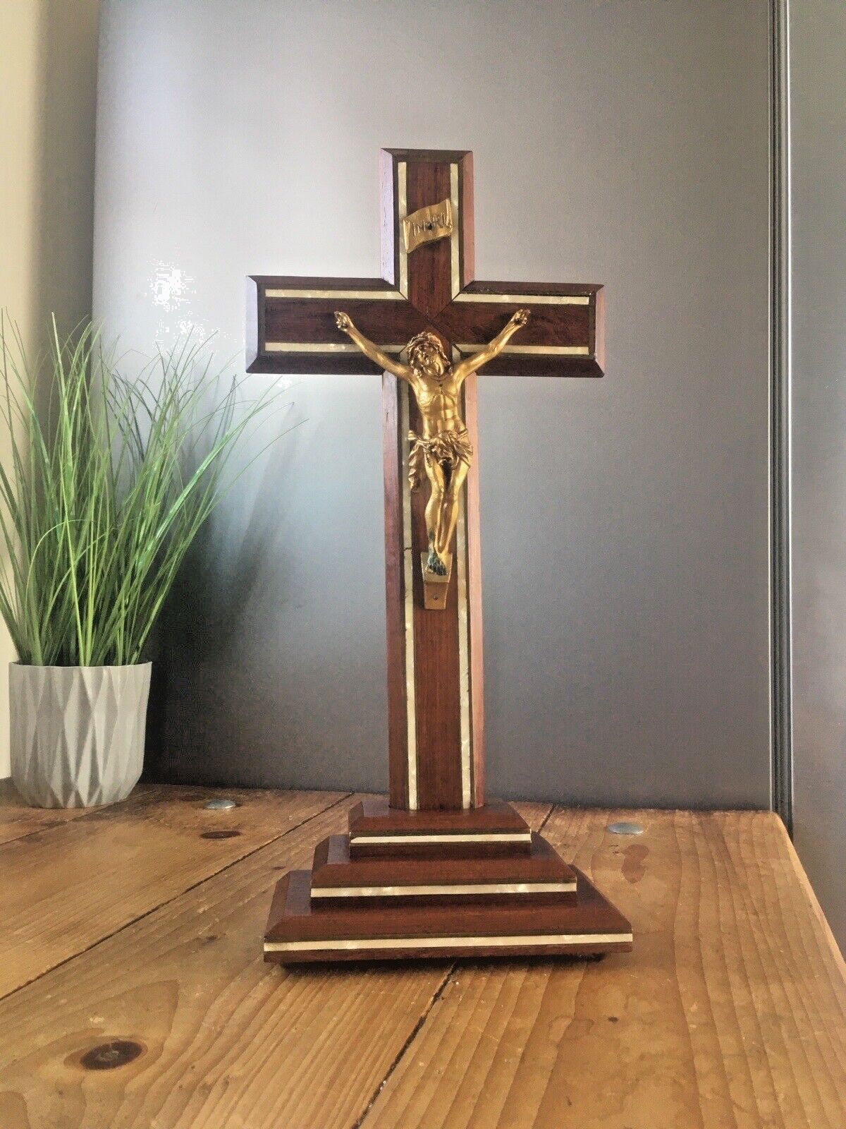 photo vinterior Large Antique Art Deco Wood & Mother Of Pearl Altar Crucifix Church Cross Jesus