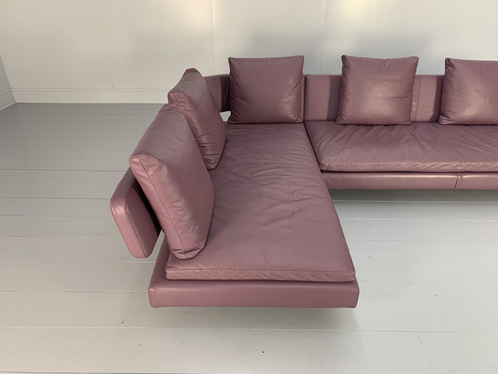 B&B Italia “Arne” 6 Seat L Shape Sofa – In Mauve Pale Purple “Gamma” Leather photo 7900.0
