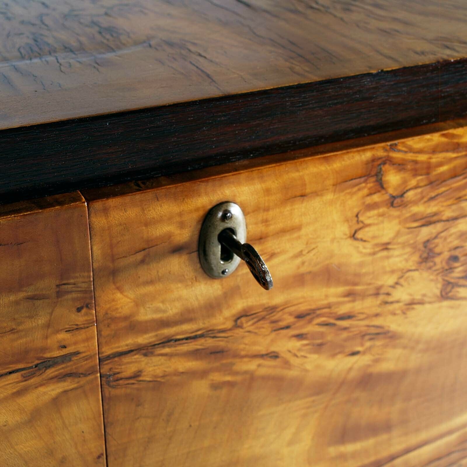 photo furniture 1930s Italian Art Deco Sideboard Buffet In Burl Elmwood By Osvaldo Borsani For Atelier Di Varedo