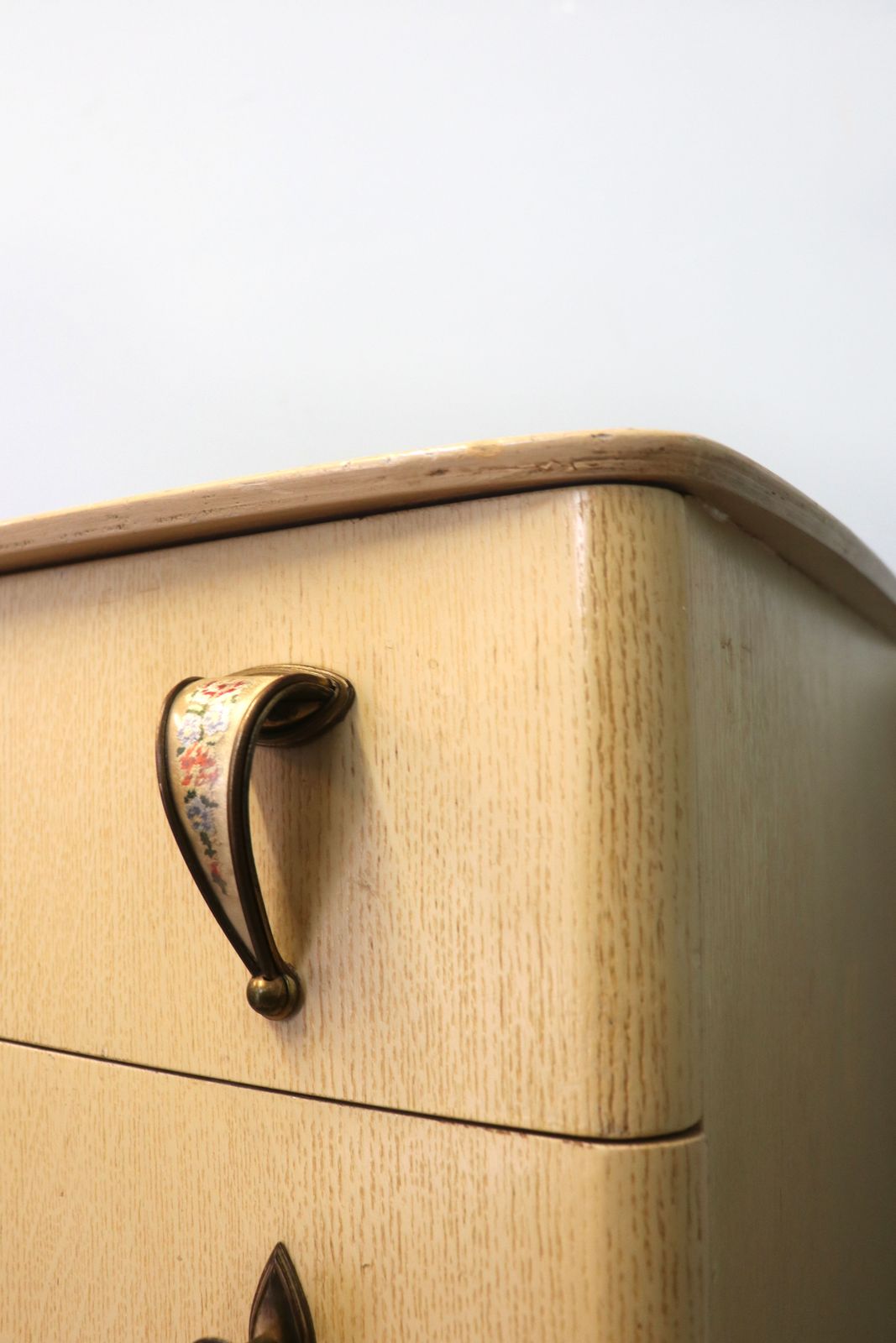 photo buy A Lovely Mid Century Blond Oak Veneered Chest Of Seven Drawers.