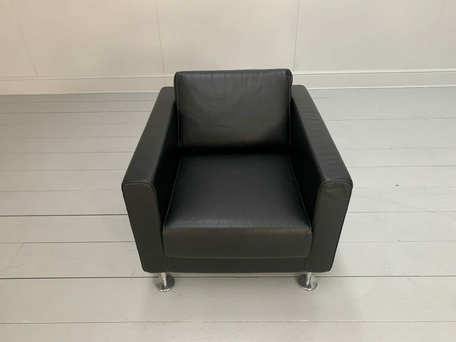 Vitra “Park” Armchair – In Jet Black Leather photo vinterior