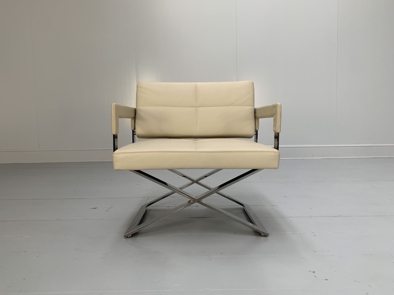 Suite Of 8 Poltrona Frau “Aster X” Dining Armchairs – In Ivory “Pelle Frau” Leather photo vinterior