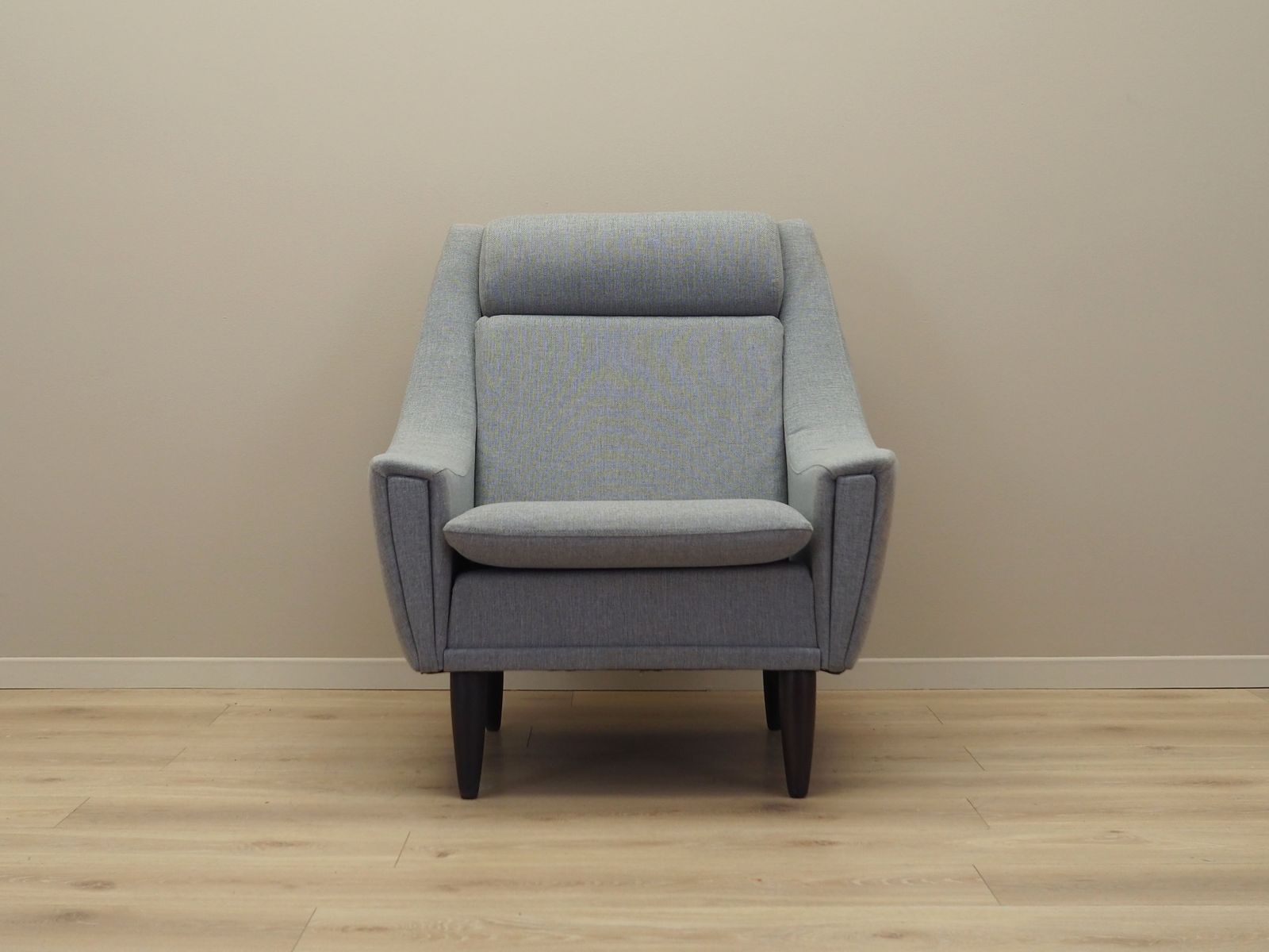 photo furniture Grijze Fauteuil, Deens Design, Jaren 1970, Productie: Denemarken
