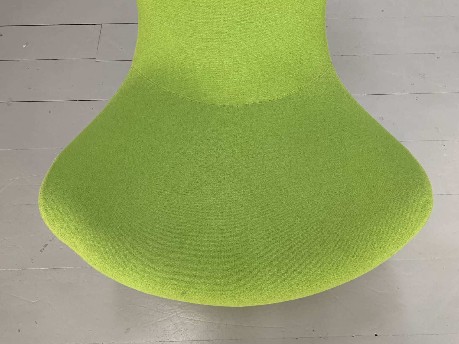 photo furniture B&B Italia “Grande Papilio” Armchair – In Green “Ego” Wool