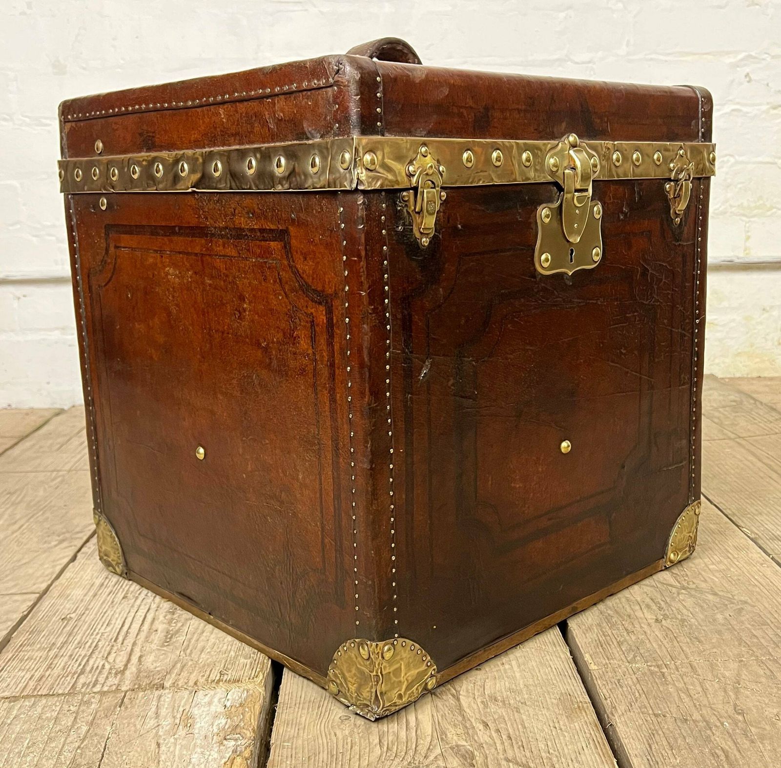 Antique Leather Hatbox Trunk, Brass Bound Chestnut Brown Hatbox Trunk , Luxury Luggage photo Furniture