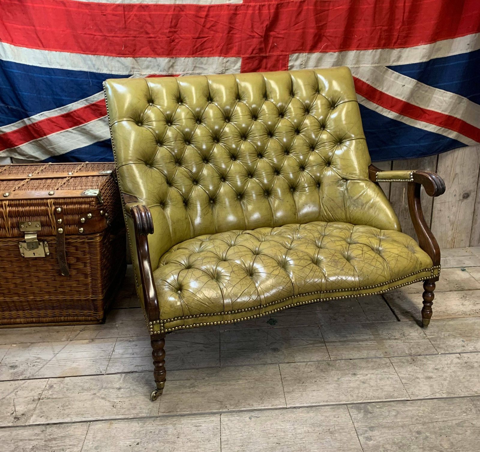 19th Century Antique Green Leather Chesterfield Library Chair Home Seating Furniture