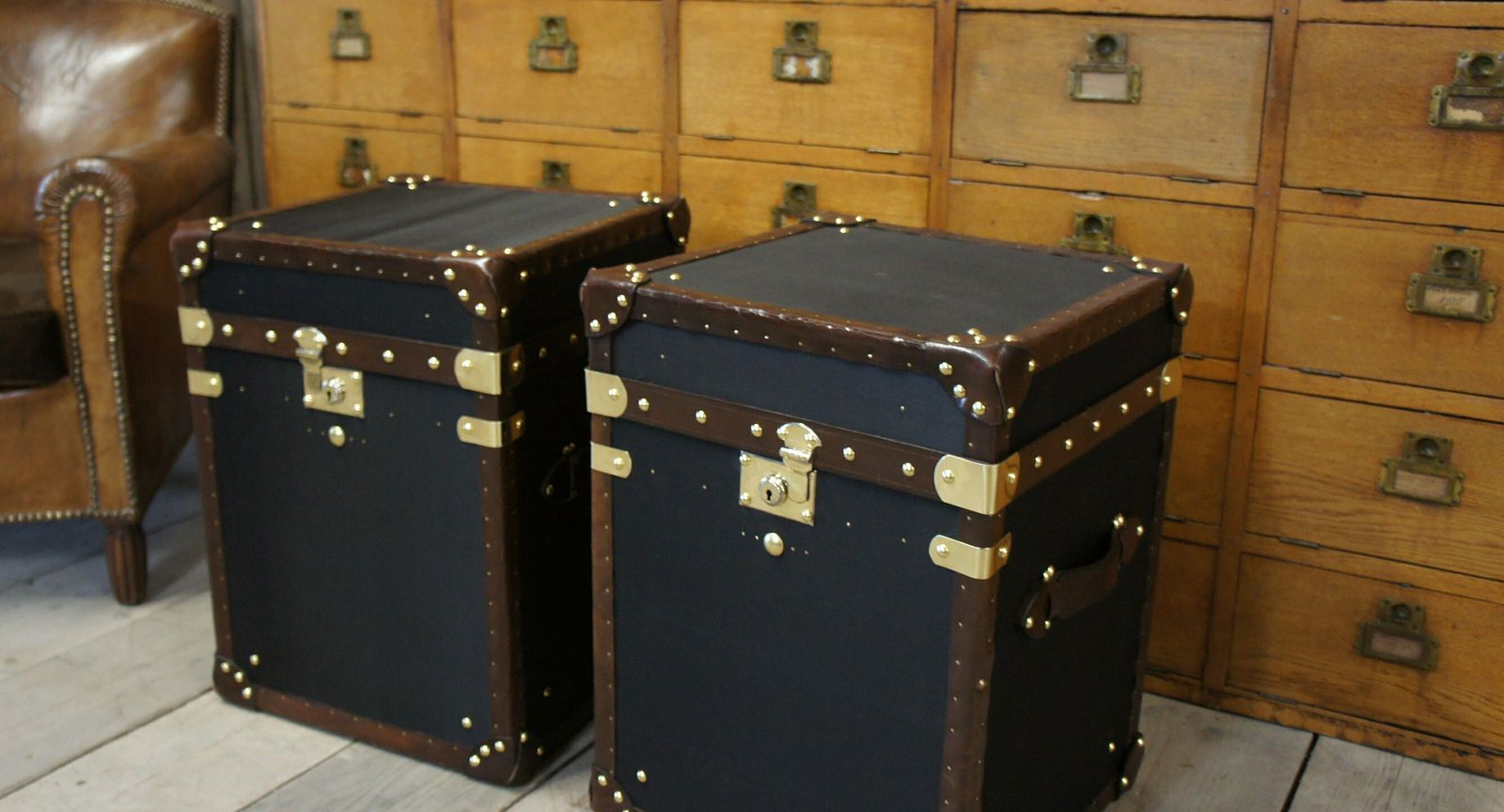 Black Millerain And Antique Leather Occasional Side Table Trunks Made In Nottingham England photo Furniture