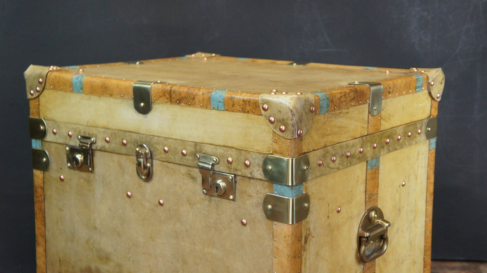 Bespoke English Antique Velum Large Occasional Side Table Trunk Home Decor Lamp Stand photo furniture