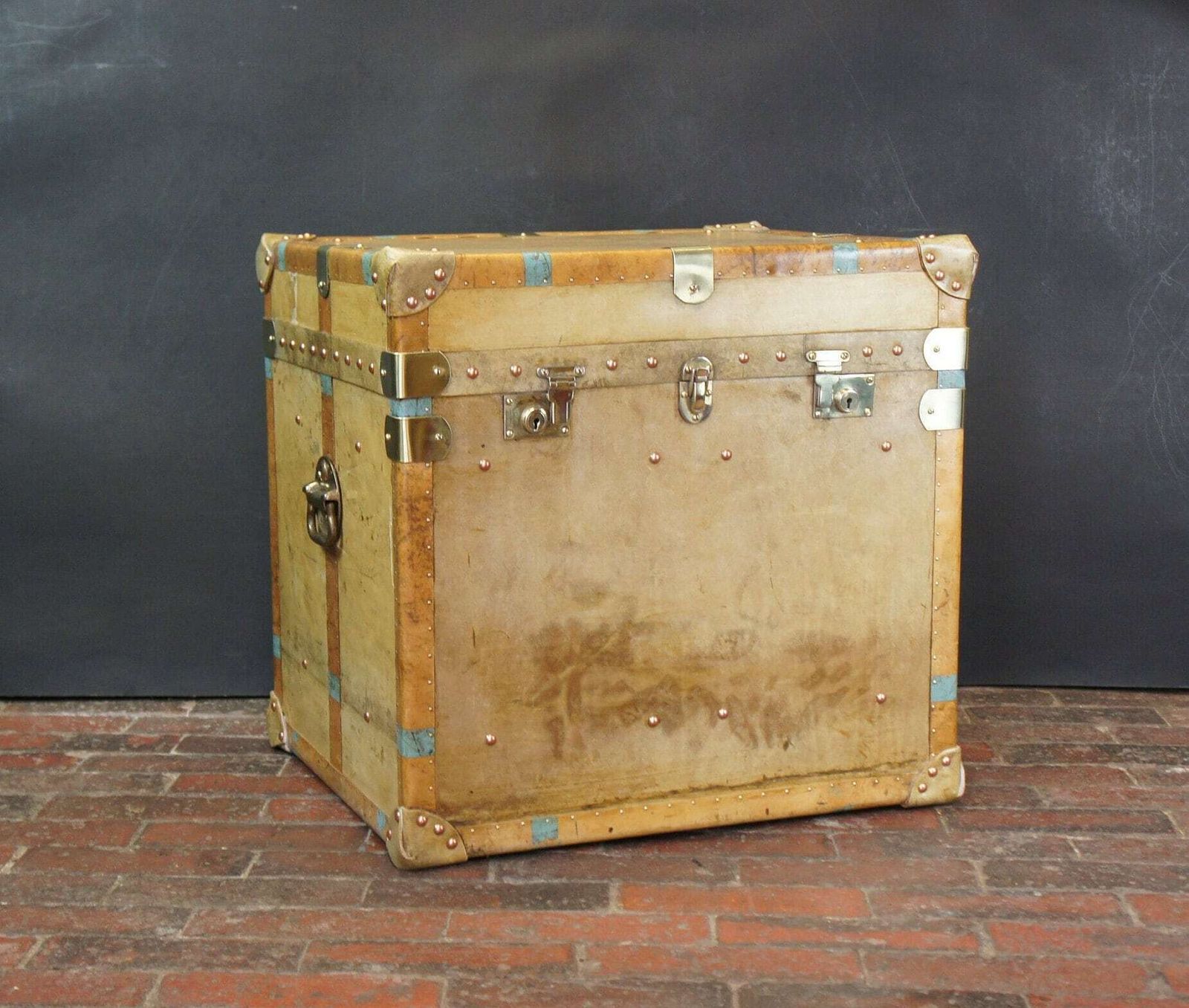 Bespoke English Antique Velum Large Occasional Side Table Trunk Home Decor Lamp Stand photo 1030.0