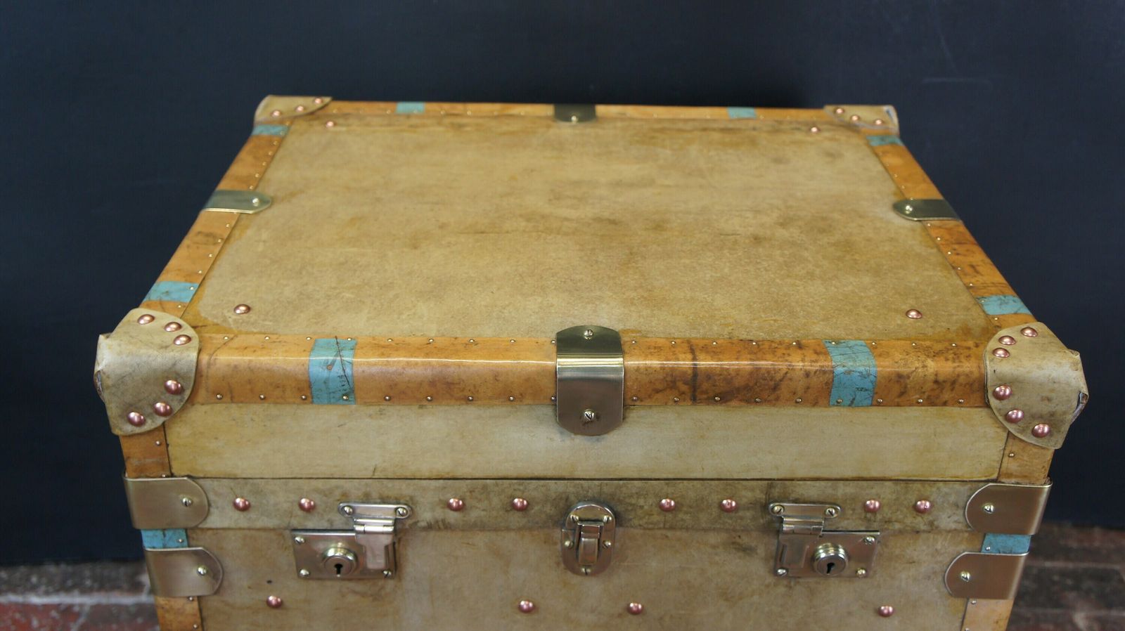 Bespoke English Antique Velum Large Occasional Side Table Trunk Home Decor Lamp Stand photo vintage