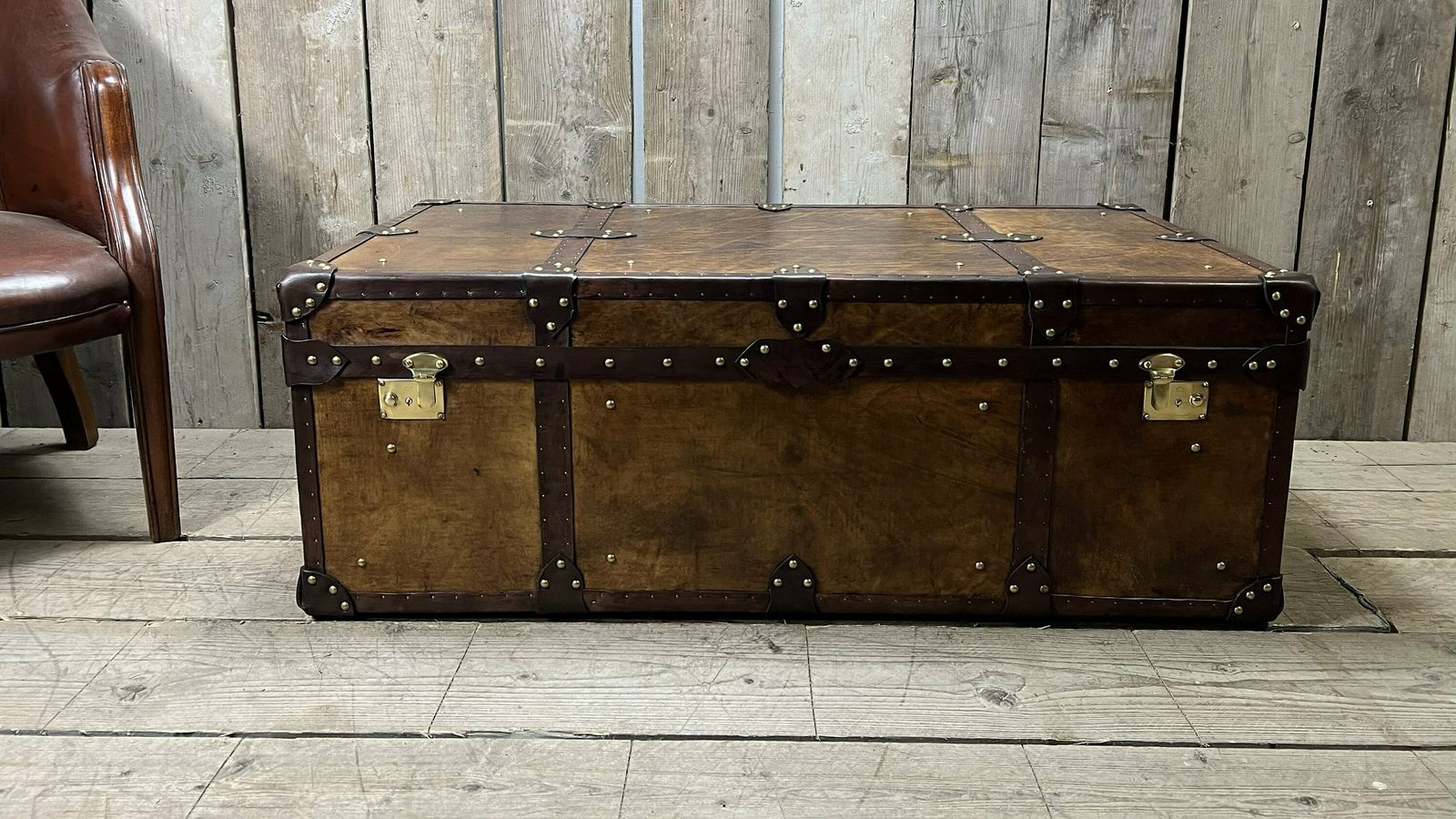 English Coffee Table, Hand Dyed Medium Brown Leather Trunk, Room Decor, Leather Craft, Traditionally Made, photo vintage