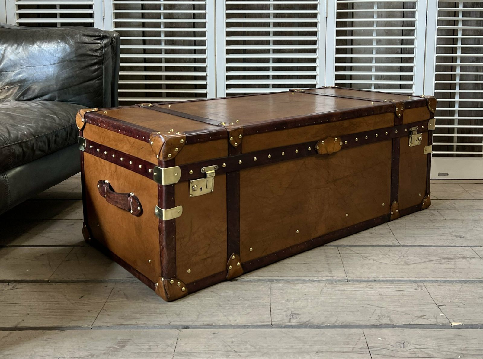 Leather Console Coffee Table Room Decor Luxury Handmade London Tan Campaign Style Travel Trunk Chest Ottoman photo Furniture