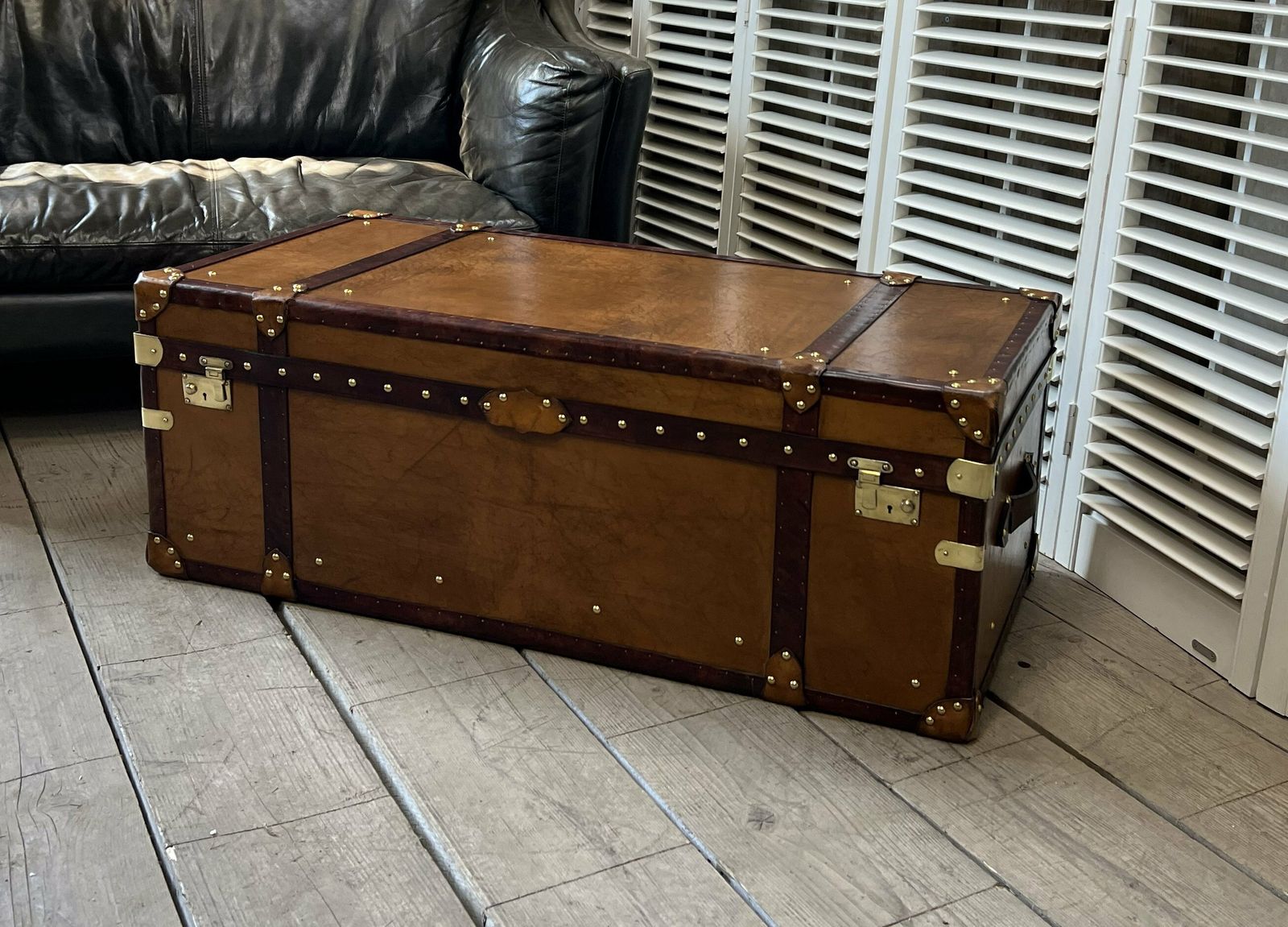 Leather Console Coffee Table Room Decor Luxury Handmade London Tan Campaign Style Travel Trunk Chest Ottoman photo vinterior