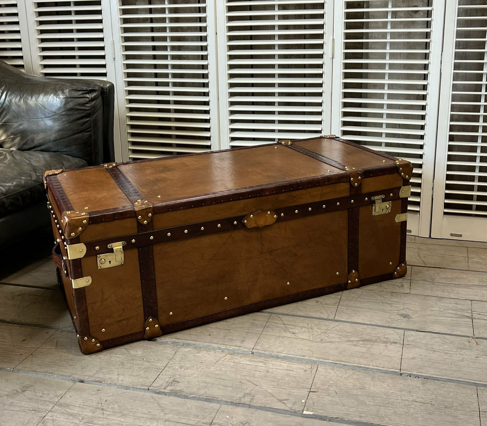Leather Console Coffee Table Room Decor Luxury Handmade London Tan Campaign Style Travel Trunk Chest Ottoman photo vintage
