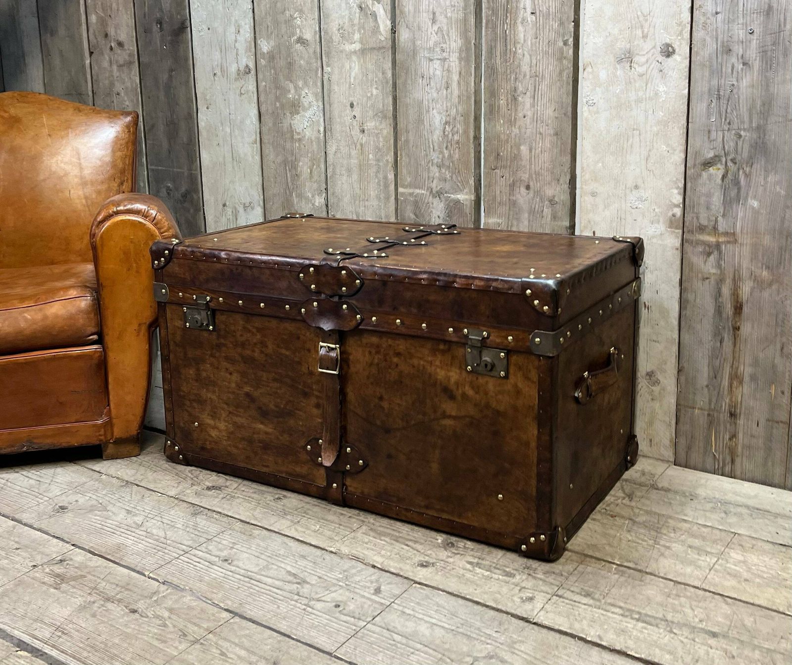 Room Decor Leather Coffee Table Trunk Handmade In England photo 1724.0