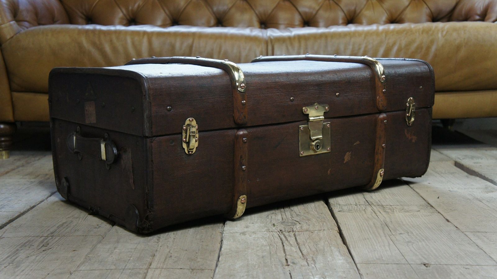 English Wood And Banded Travel Trunk photo vinterior