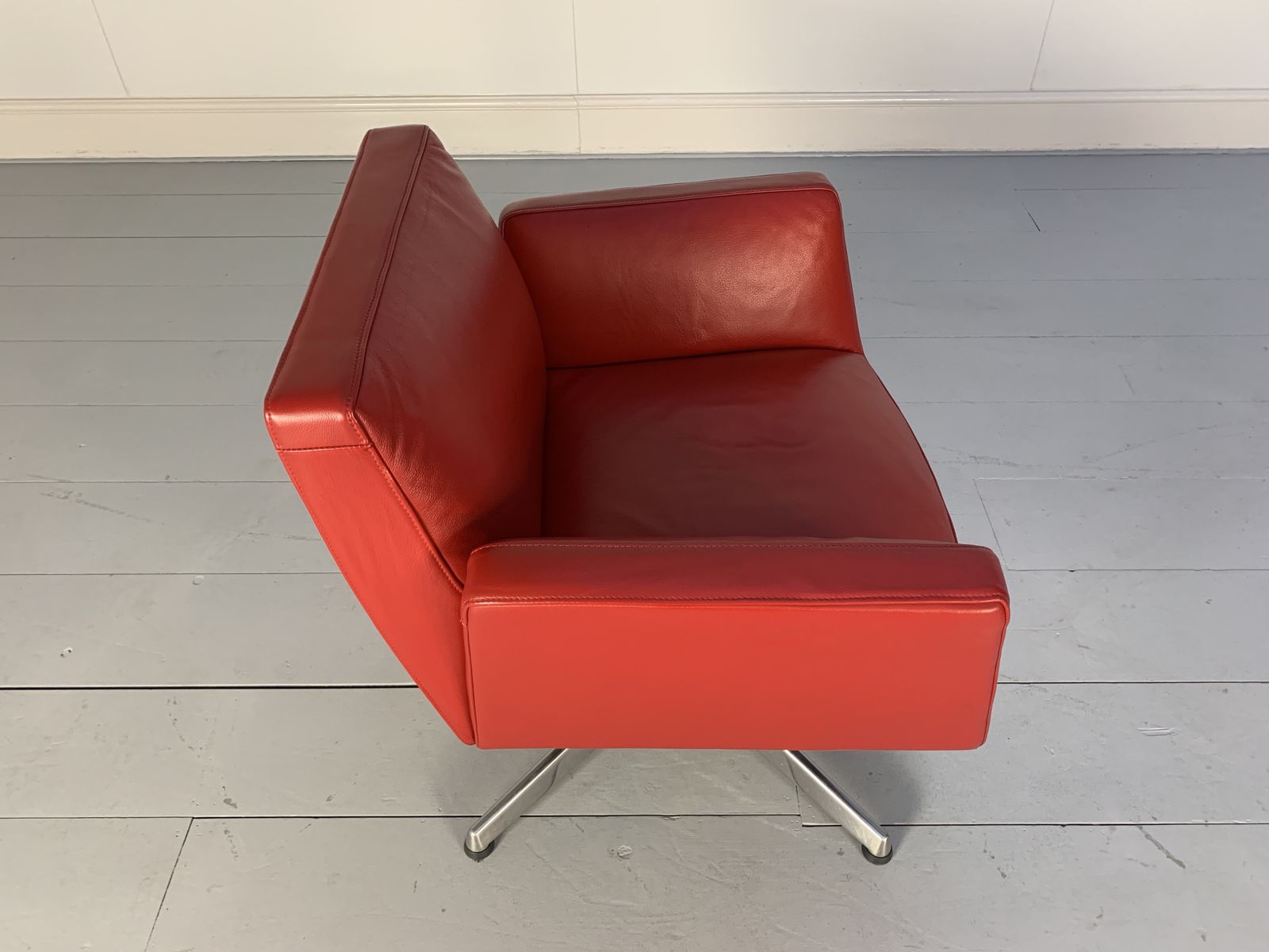 1 Poltrona Frau “Chancellor” Swivel Armchair – In Red “Pelle Frau Sc” Leather photo vinterior