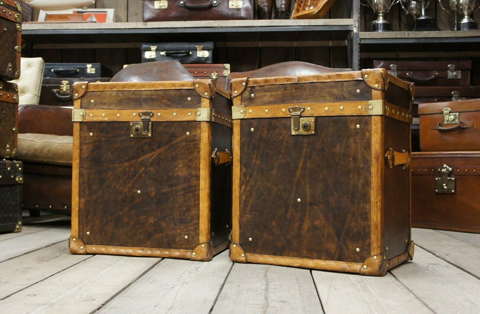Dark Brown Tan Leather Trimmed Occasional Nightstands Vanities Trunks Chests Home Decor photo 919.0