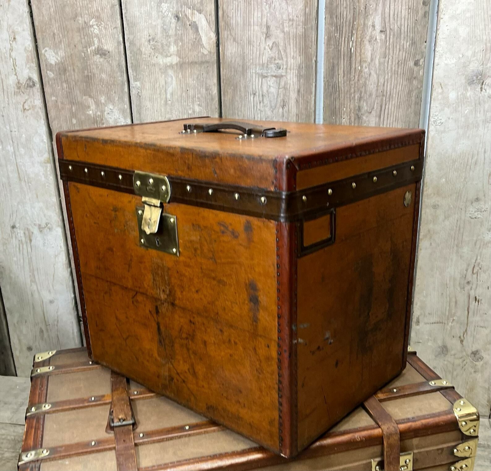 Luxury Moynat Antique Hat Box Travel Trunk Luxury Luggage Travel Intriors photo Furniture