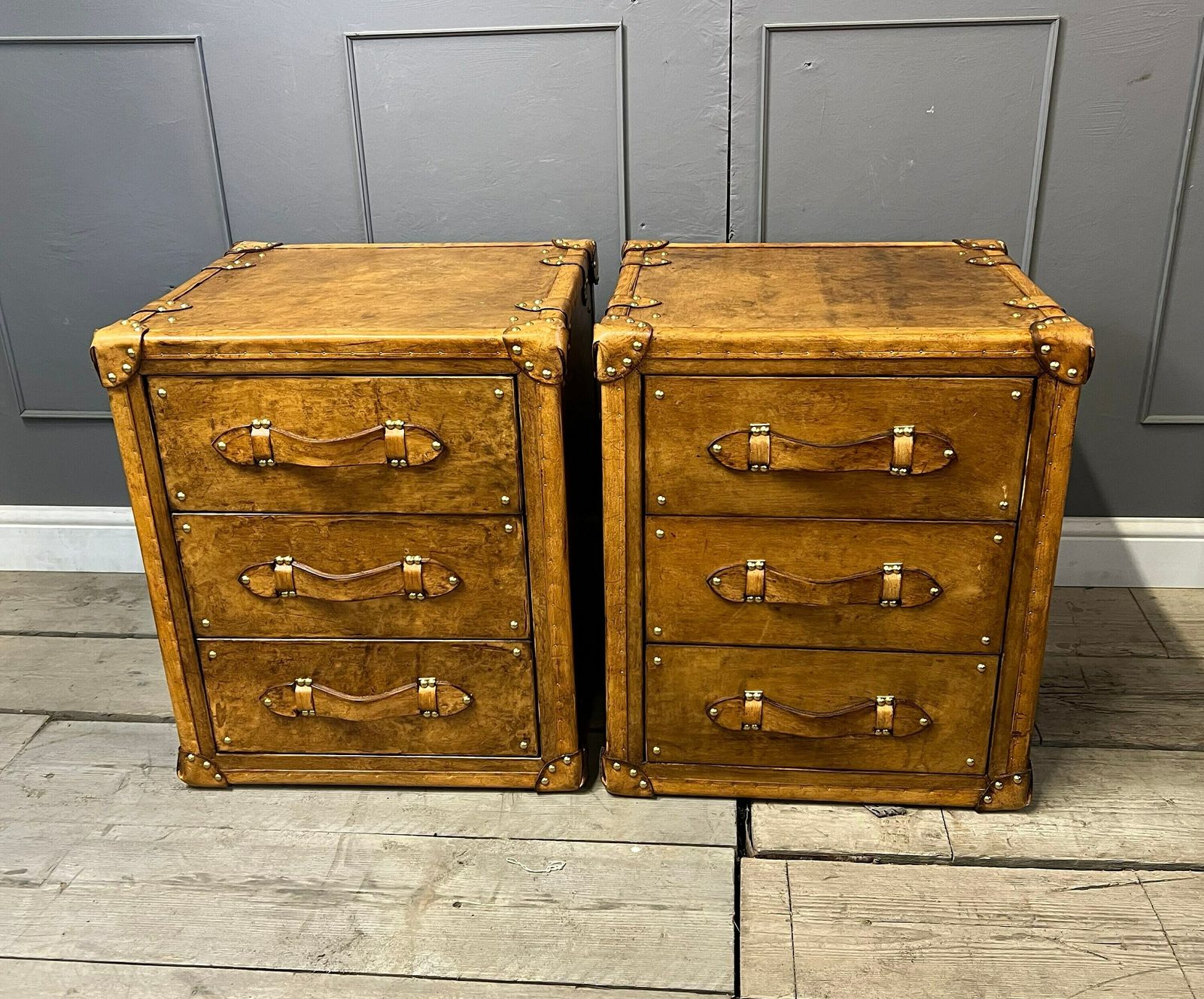 photo furniture Luxury Hand Made Hand Dyed English Tan Leather Occasional End Tables Bedroom Furniture Draws Chests Home Decor