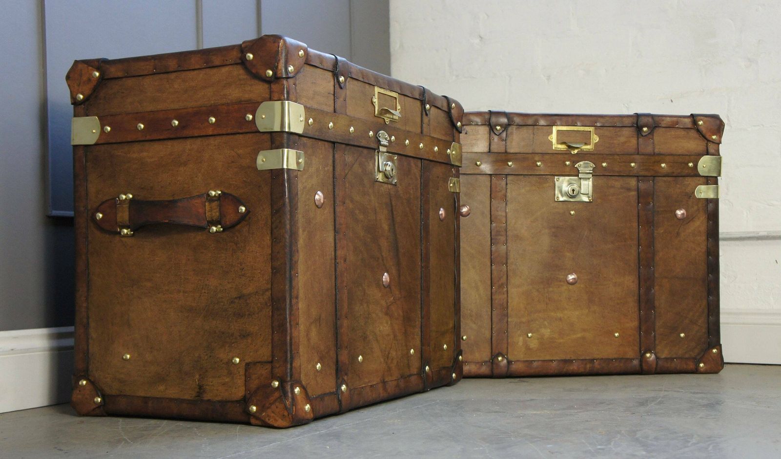 English Leather Occasional Side Table Trunks Lamp Stands Occasional Furniture Home Decor
