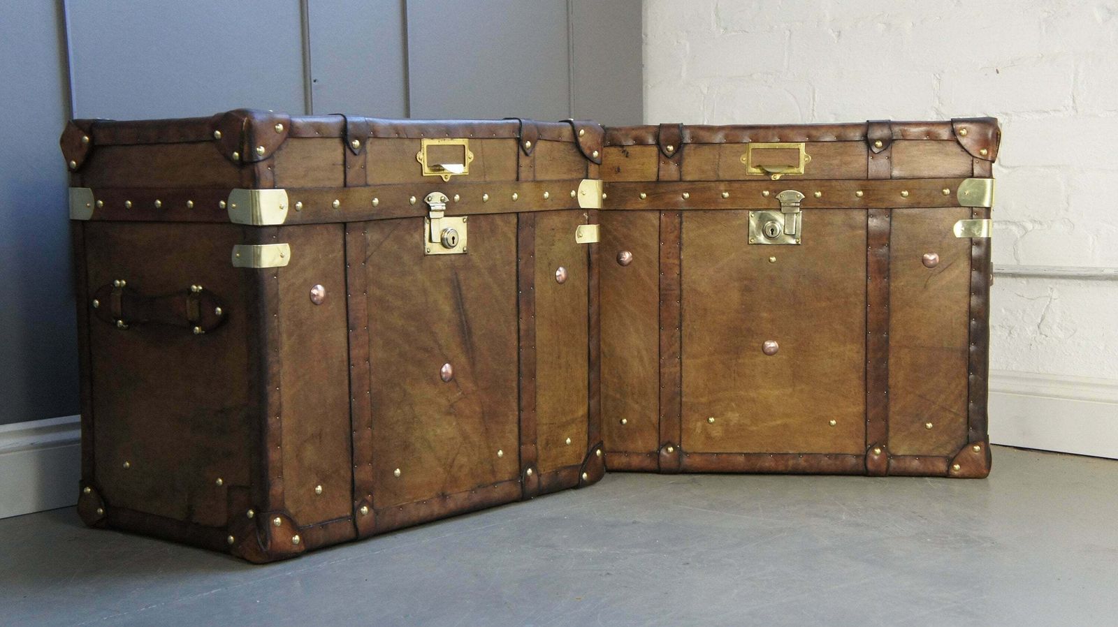 English Leather Occasional Side Table Trunks Lamp Stands Occasional Furniture Home Decor photo buy