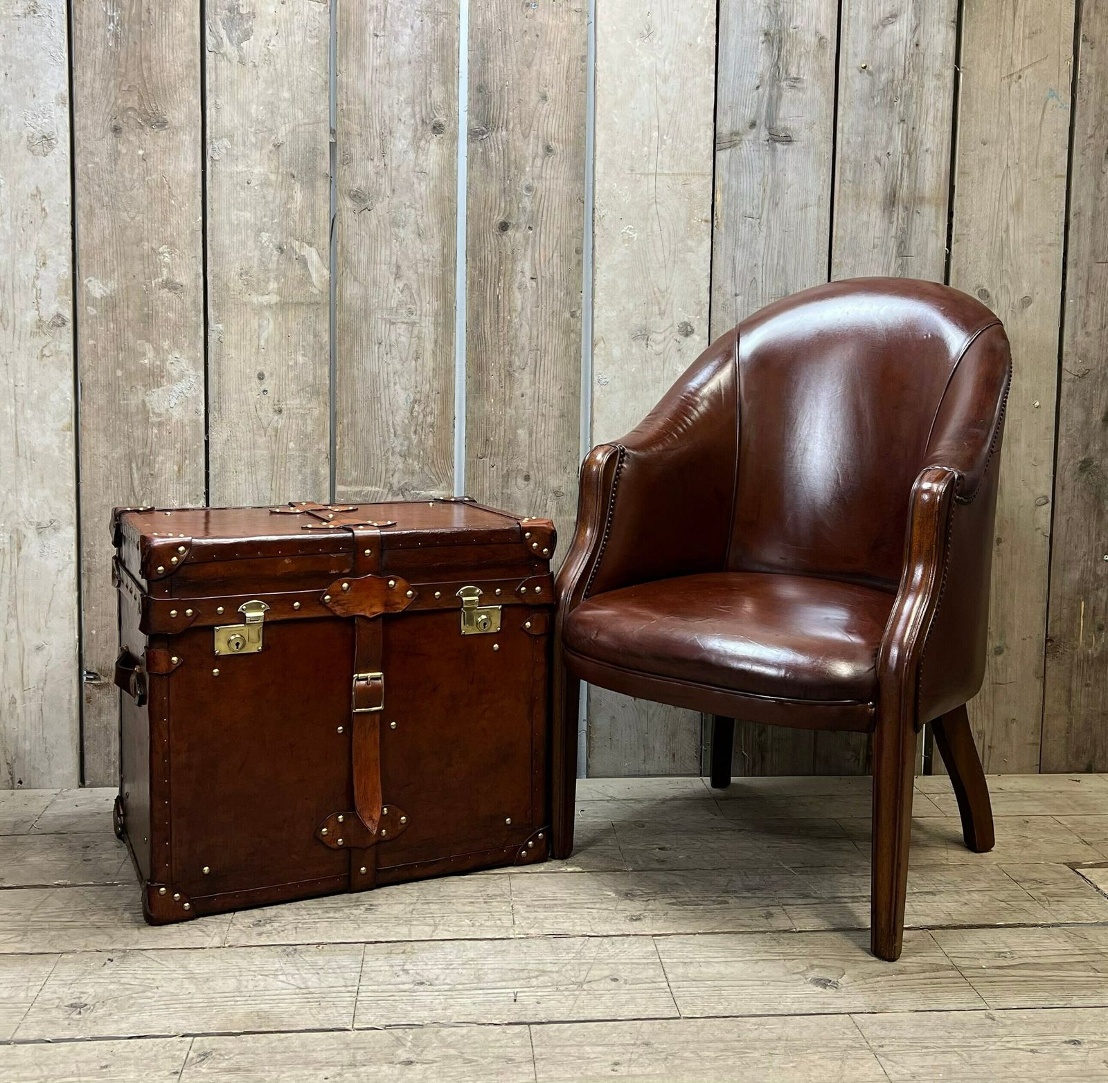Antique Leather Luxury Campaign Style End Table Trunk Drawing Room Home Decor Furnishings photo for sale