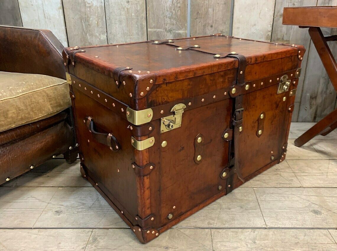 Antique Leather Luxury English Coffee Table Trunk Coach Trunk Home Interior Decor photo for sale