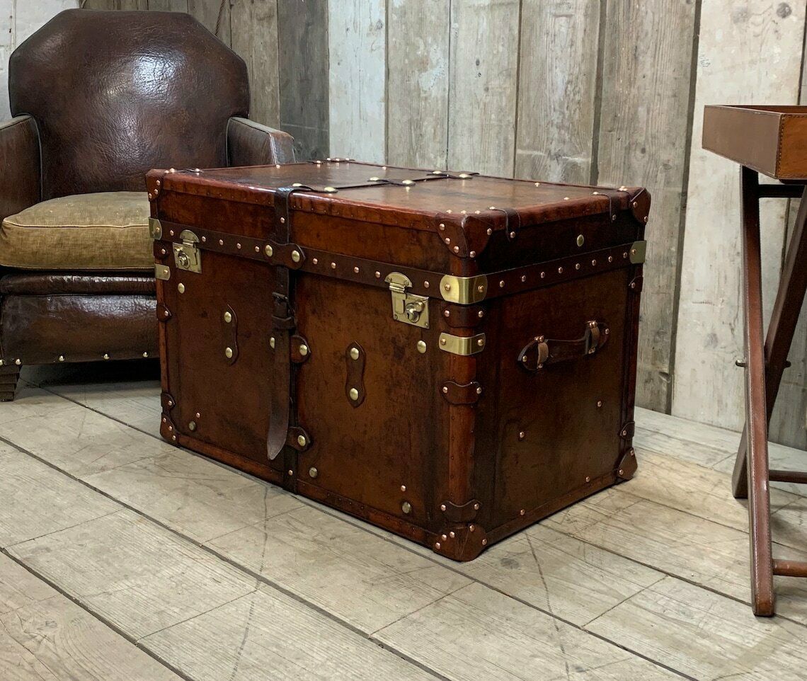 Antique Leather Luxury English Coffee Table Trunk Coach Trunk Home Interior Decor photo buy