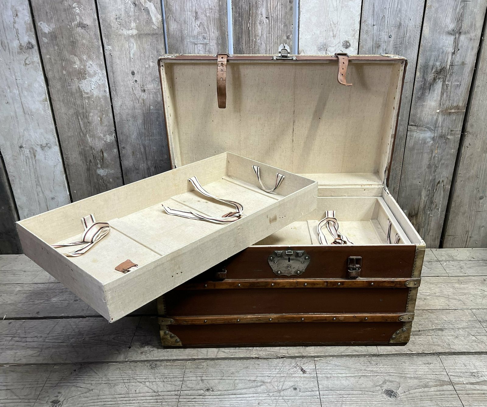 Amazing French Luxury Travel Trunk Coffee Table Bed End Table 2 Trays Cast Fittings photo vintage